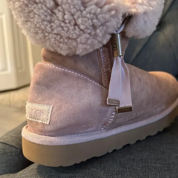 UGGS Pink Boots with Star Charm - Picture 3 of 6